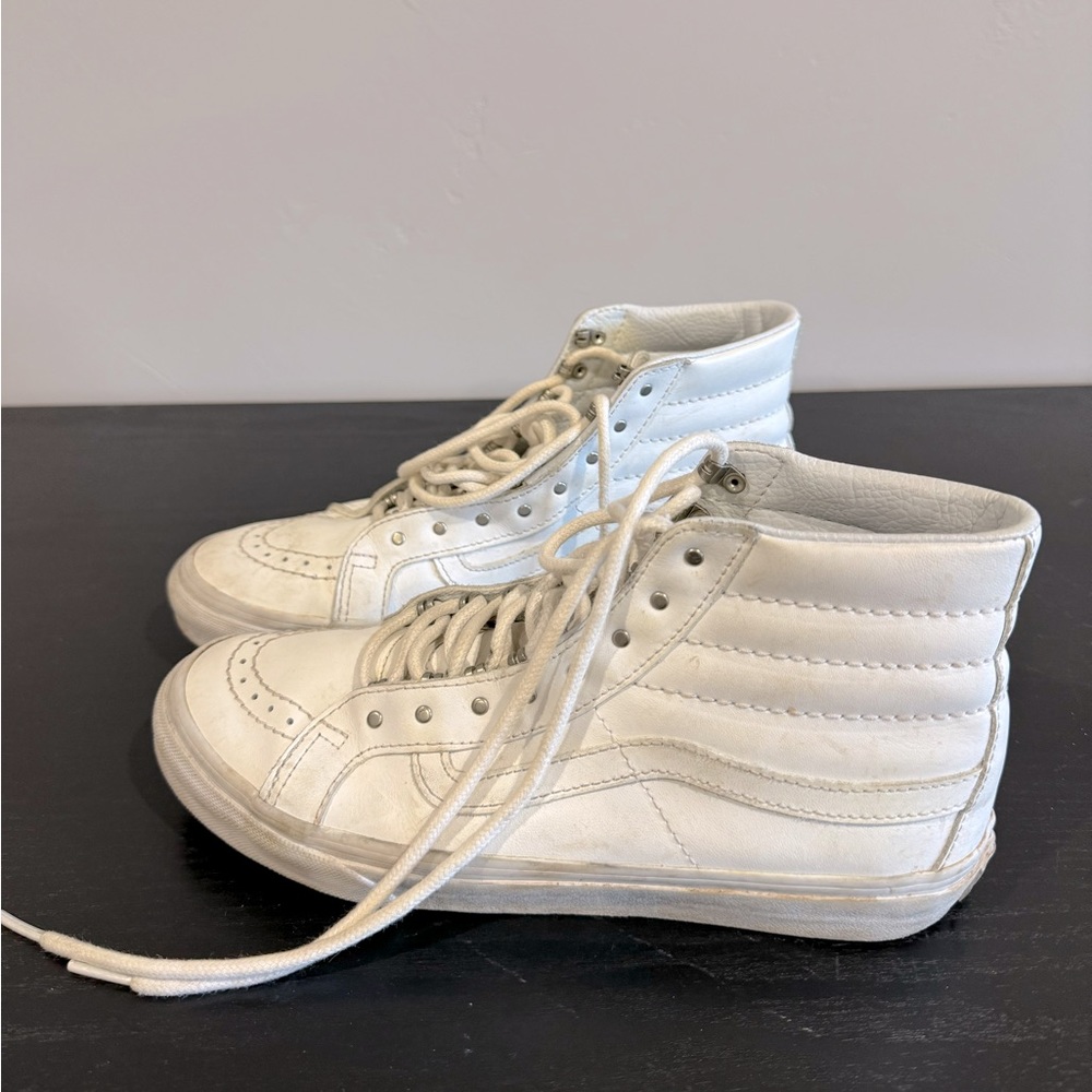 Women’s mid top Vans size 7.5
